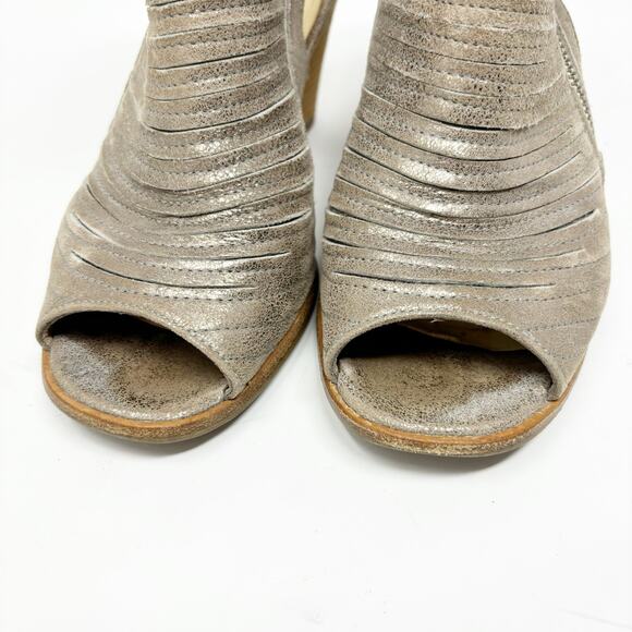 Paul Green Booties Size 7 Peep Toe Gold Laser Cut Metallic Leather Cayanne - Picture 3 of 14